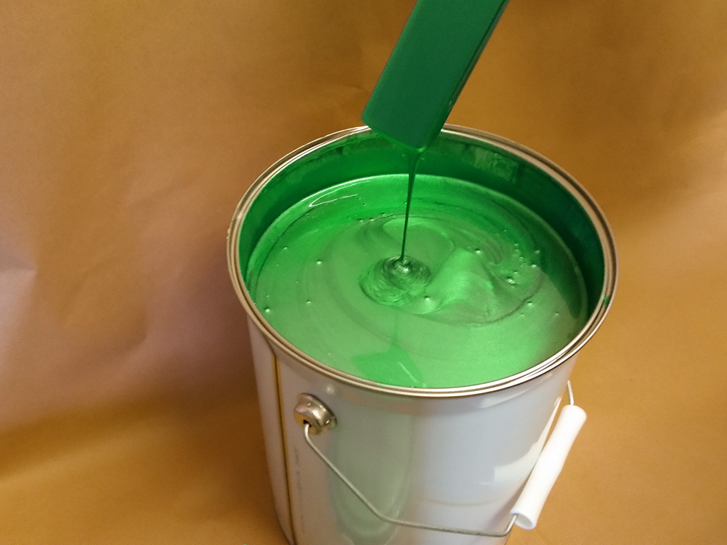 Metallic green paint mixing