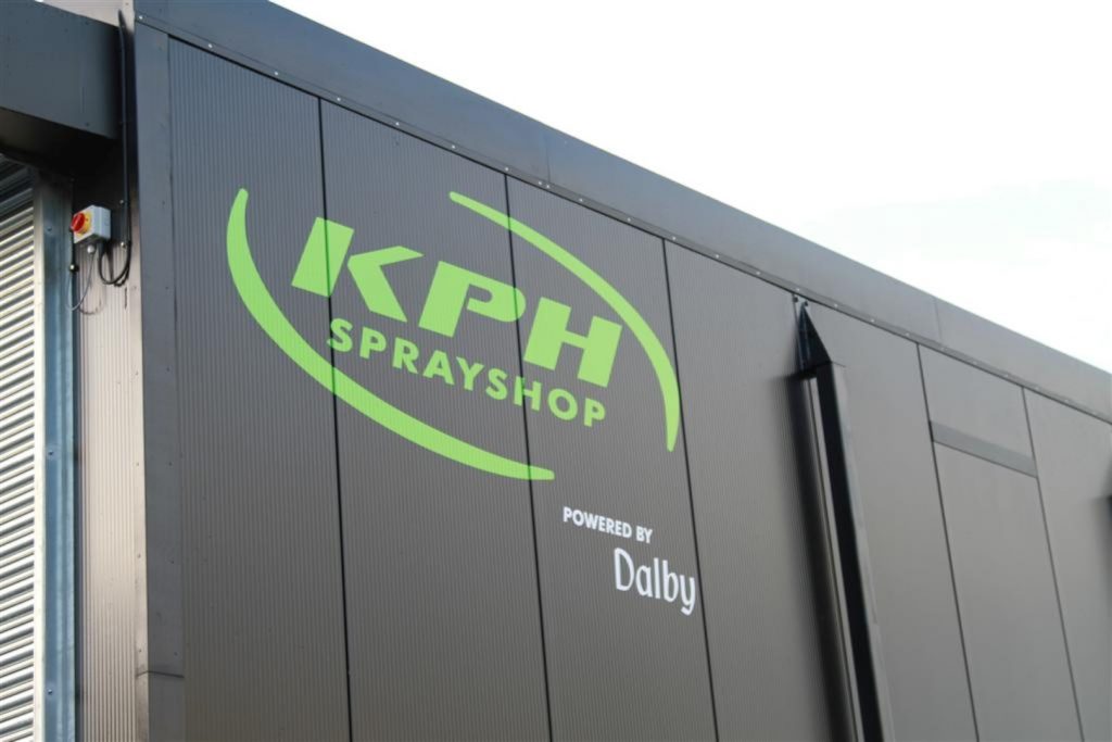 KPH horsebox sprayshop poered by Dalby